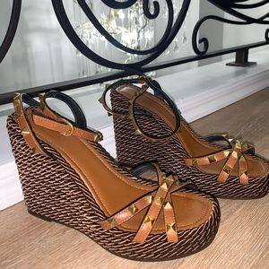 VALENTINO chocolate braided wedge rockstud 38 BRAND NEW NEVER WORN
